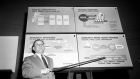 I 1963 iverksatt USAs National Institute of Mental Health samfunnsrettede mentalhelseprogrammer. I 1994 hadde programmet brukt 47 milliarder dollar og var en klar fiasko – med tilknyttede klinikker som ikke var annet enn legaliserte langere av psykiatriske stoff til hjemløse.